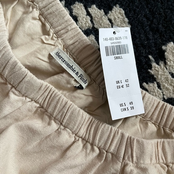 Abercrombie and fitch cropped linen shirt. Size small. - Picture 2 of 3